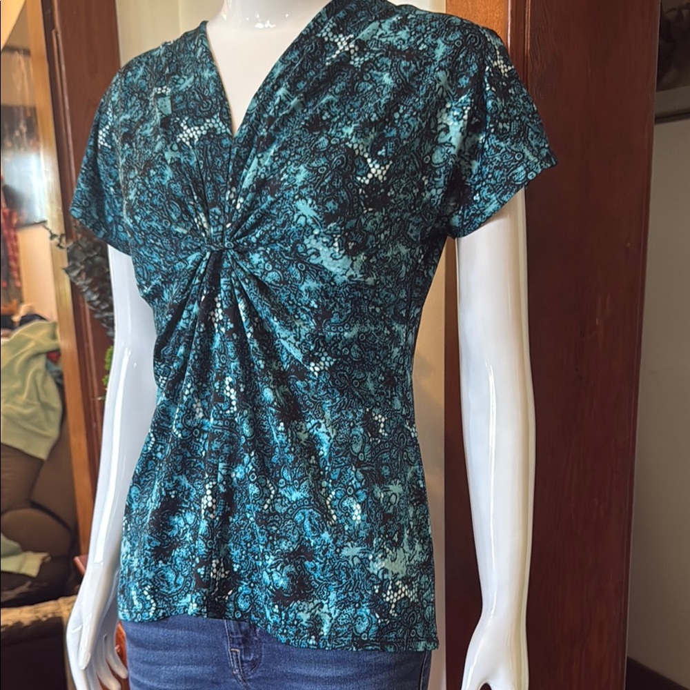 NWT northern reflections size small Elegant Teal Patterned Women's Top